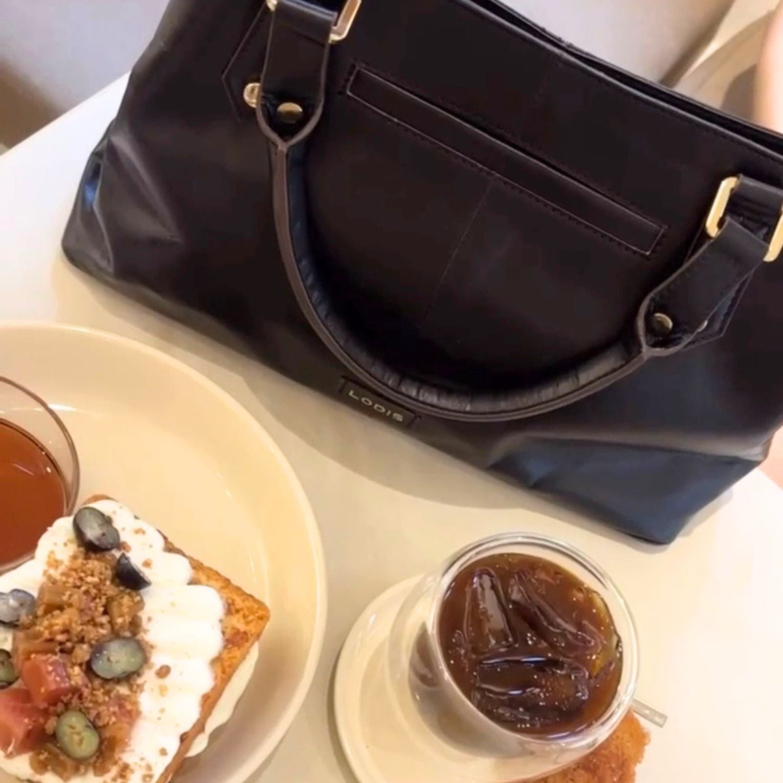 KENDALL CLASSIC SATCHEL